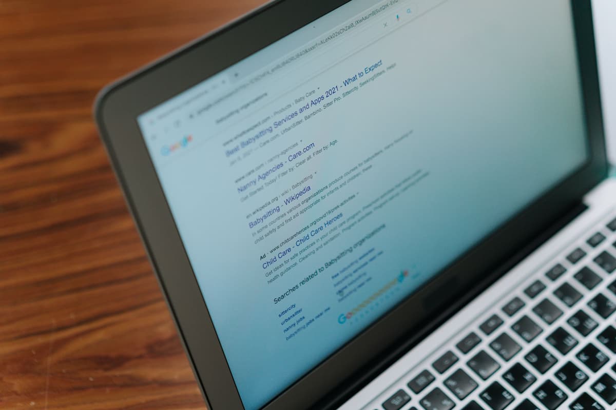 website optimalisatie — A close-up view of a laptop displaying a search engine page.